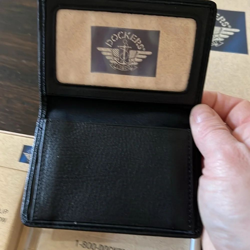 Dockers gift set front pocket wallet ID holder with utility tool - Picture 6 of 9